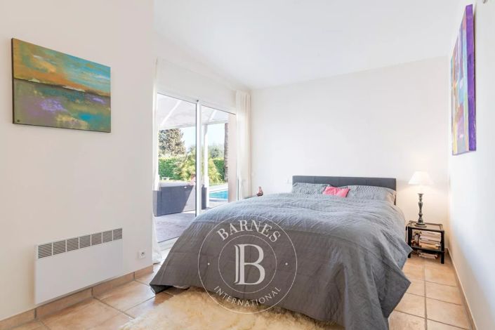 Image No.12-5 Bed House for sale