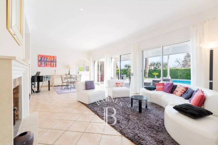 Image No.6-5 Bed House for sale
