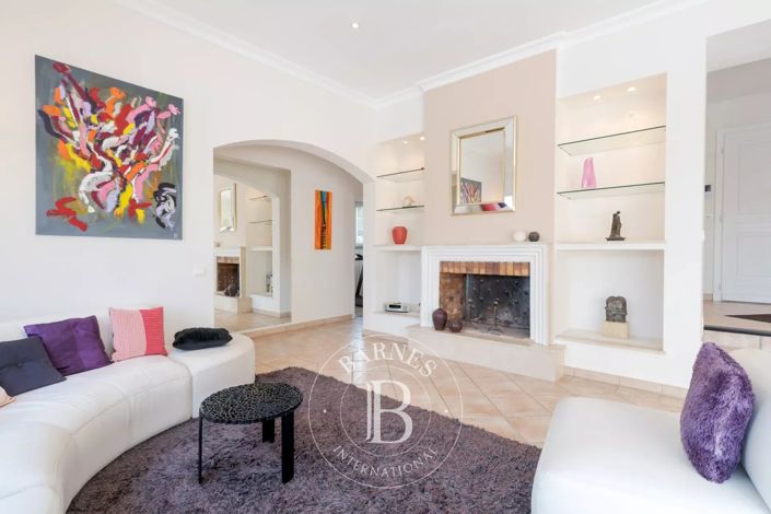 Image No.7-5 Bed House for sale