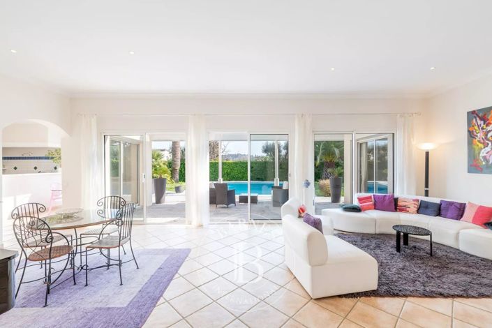Image No.8-5 Bed House for sale