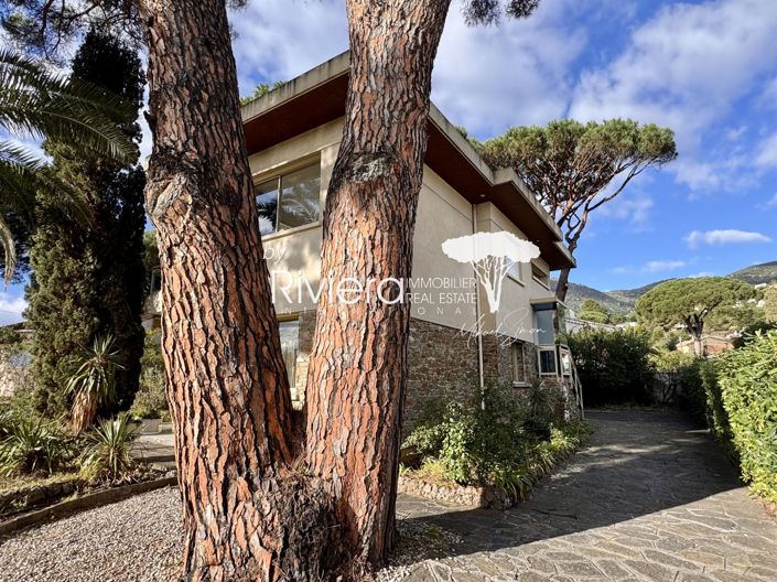 Image No.25-4 Bed House for sale