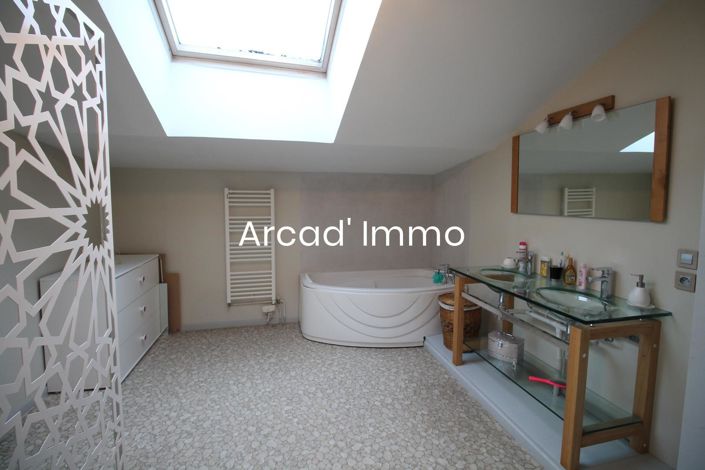 Image No.8-4 Bed House for sale