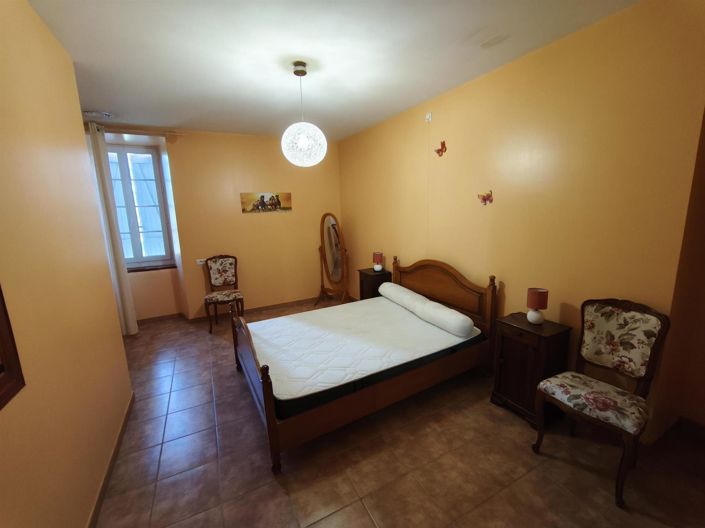 Image No.15-4 Bed House for sale