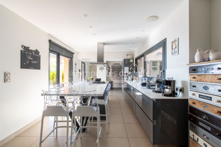 Image No.11-6 Bed House for sale