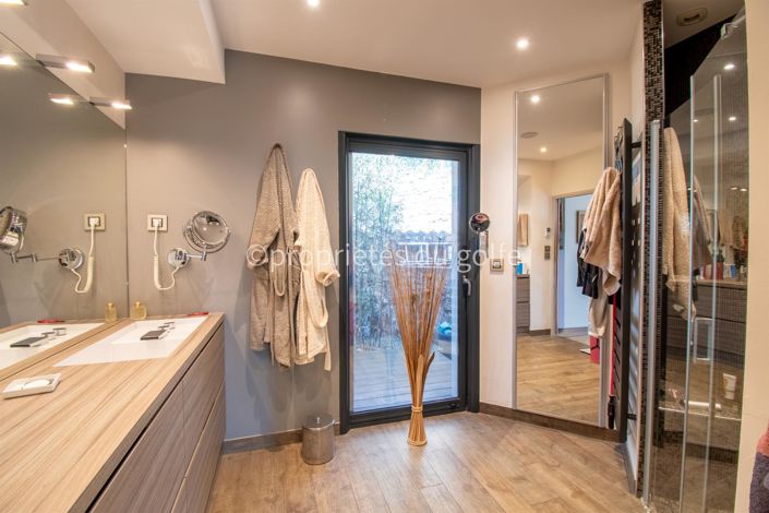 Image No.13-6 Bed House for sale