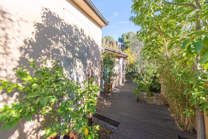 Image No.17-6 Bed House for sale