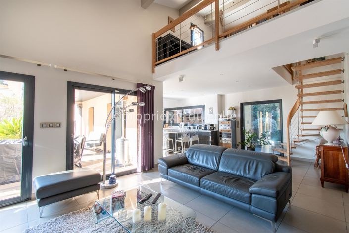 Image No.5-6 Bed House for sale