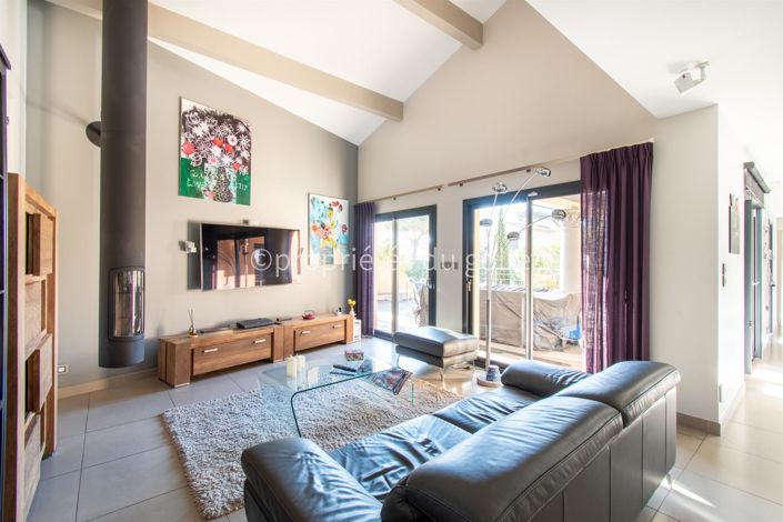 Image No.7-6 Bed House for sale