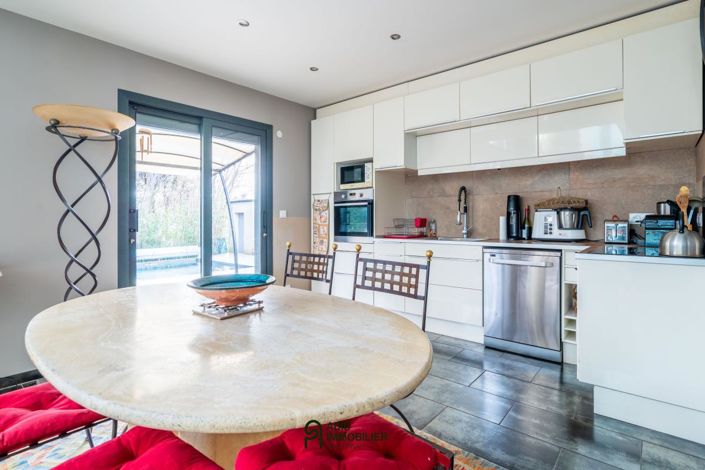 Image No.10-3 Bed House for sale