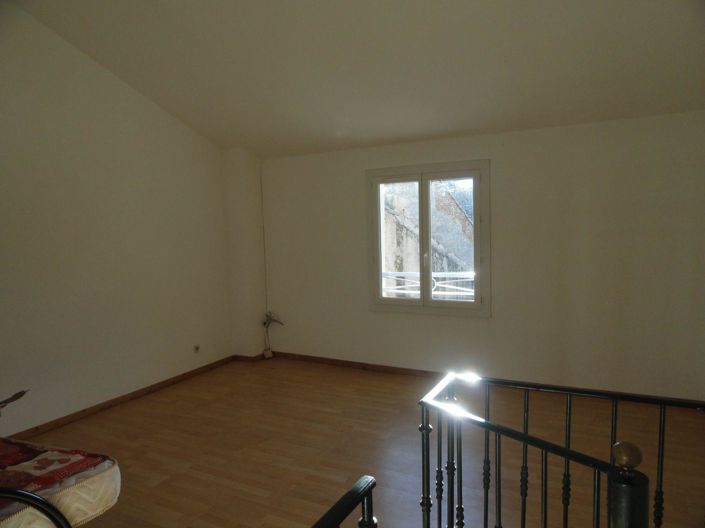 Image No.9-2 Bed House for sale