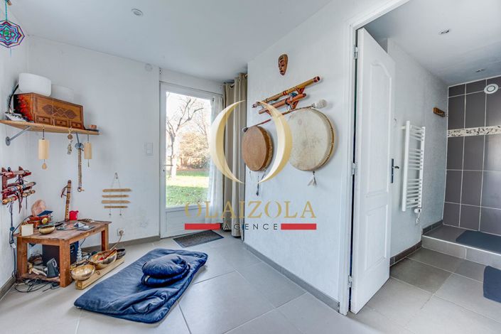 Image No.17-5 Bed House for sale