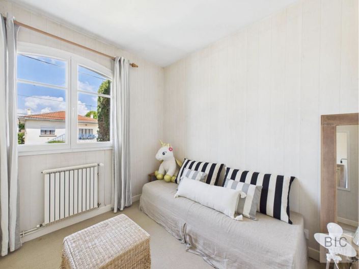 Image No.13-5 Bed House for sale