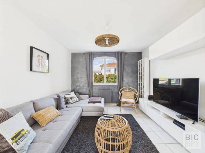 Image No.15-5 Bed House for sale