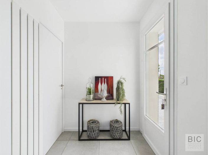 Image No.2-5 Bed House for sale