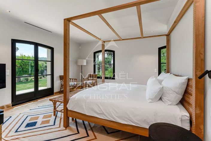 Image No.8-5 Bed House for sale