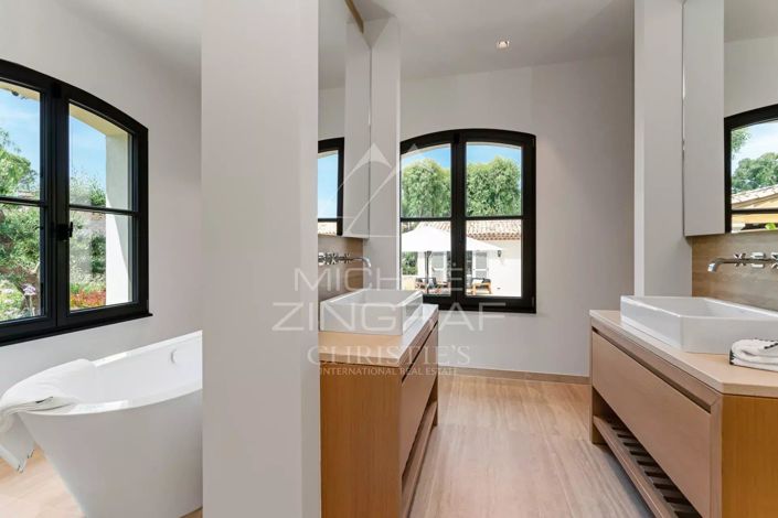 Image No.9-5 Bed House for sale