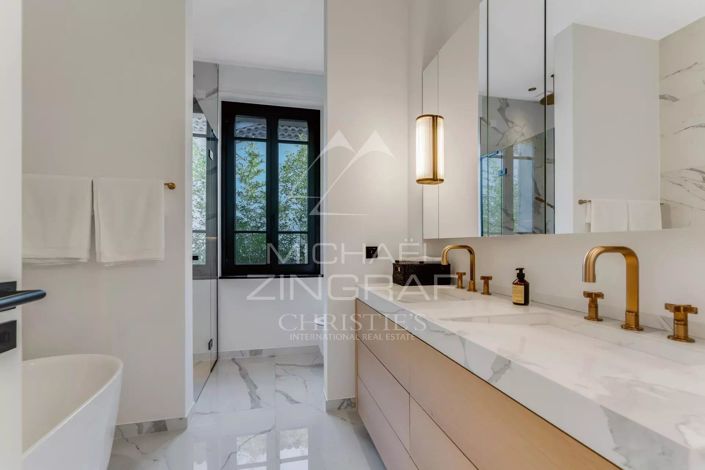Image No.6-5 Bed House for sale