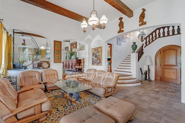 Image No.6-5 Bed House for sale