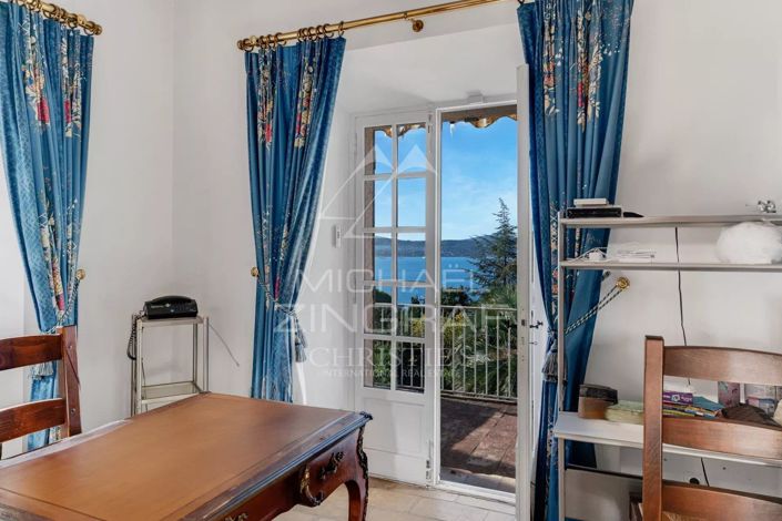 Image No.8-5 Bed House for sale