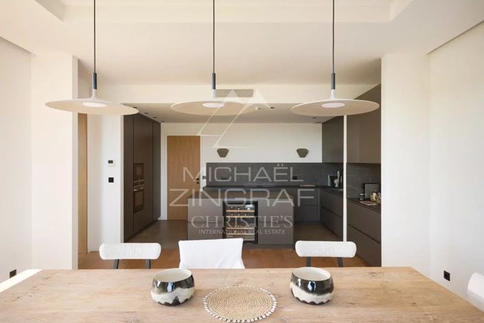 Image No.8-5 Bed House for sale