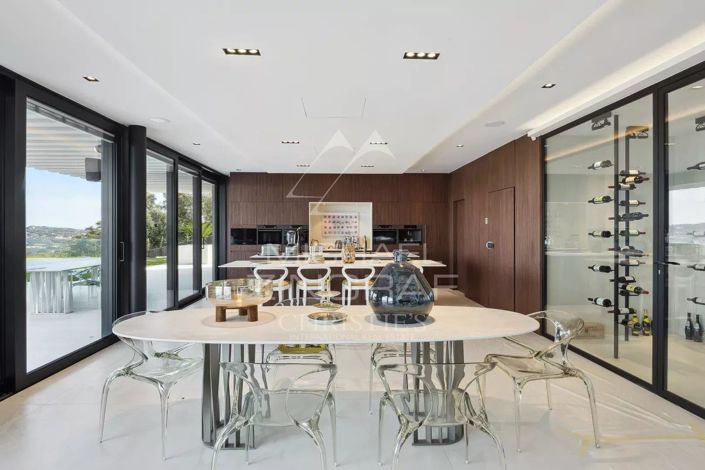 Image No.5-6 Bed House for sale