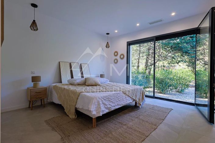 Image No.10-5 Bed House for sale