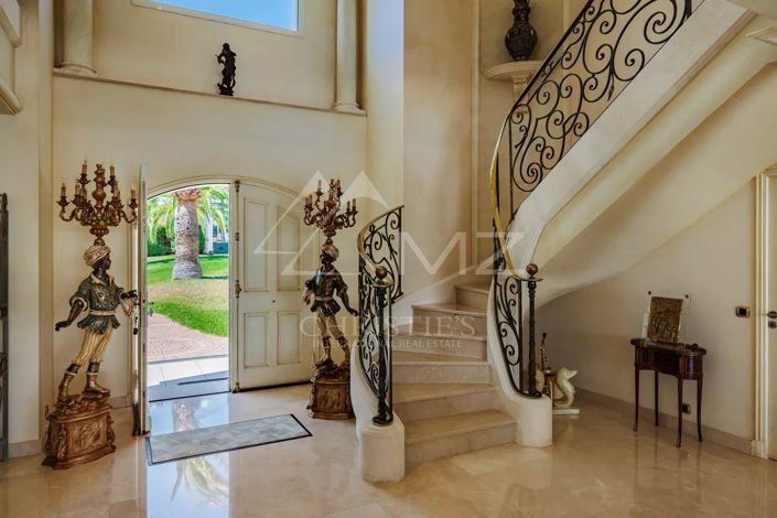 Image No.6-5 Bed House for sale