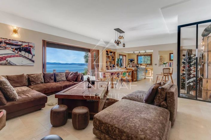 Image No.5-6 Bed House for sale