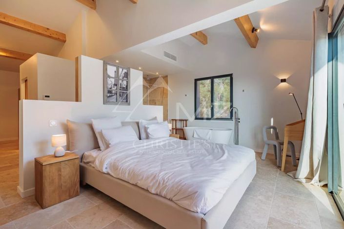 Image No.6-5 Bed House for sale