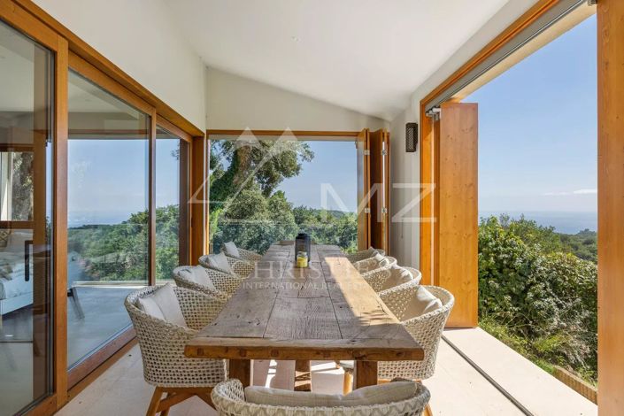 Image No.10-6 Bed House for sale