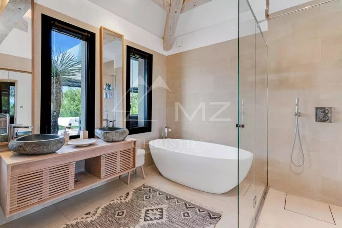 Image No.8-5 Bed House for sale