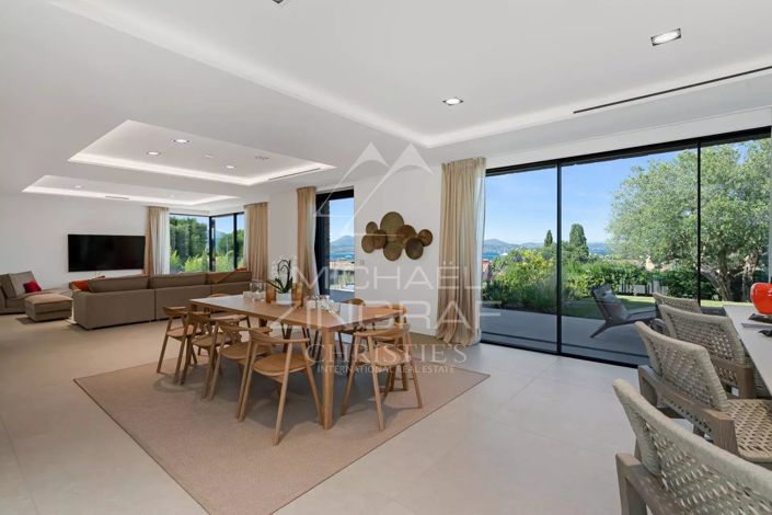 Image No.5-6 Bed House for sale