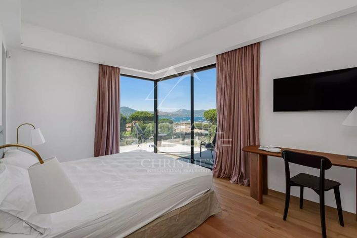 Image No.7-6 Bed House for sale