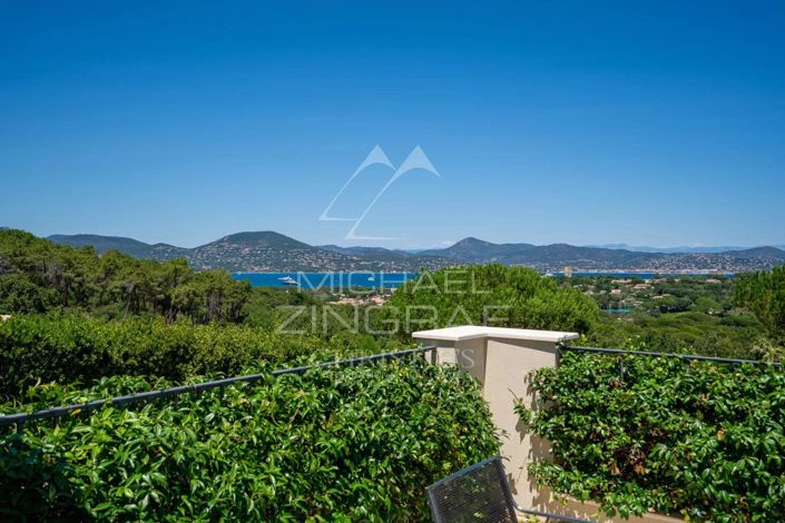 Image No.10-8 Bed House for sale