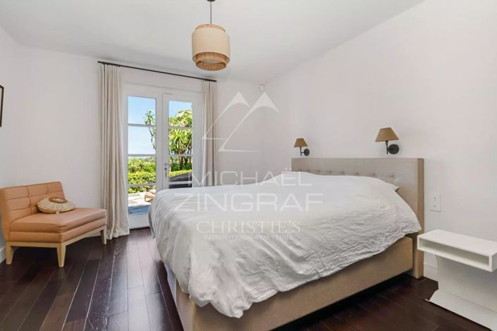 Image No.8-8 Bed House for sale