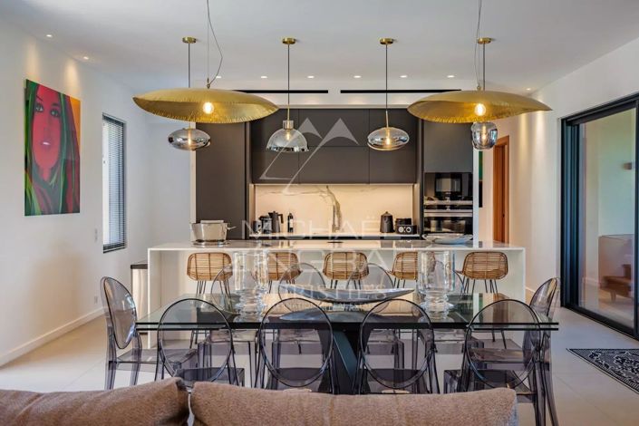 Image No.7-5 Bed House for sale