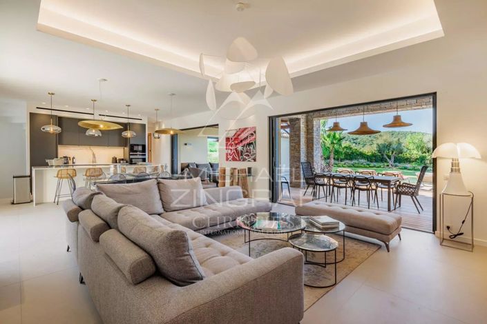 Image No.8-5 Bed House for sale