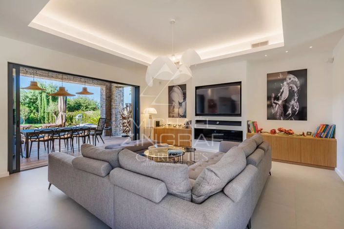 Image No.9-5 Bed House for sale