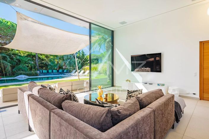 Image No.10-6 Bed House for sale