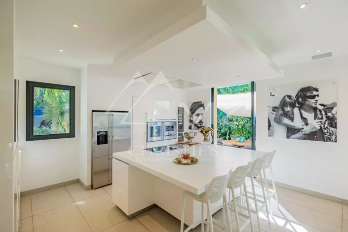 Image No.12-6 Bed House for sale