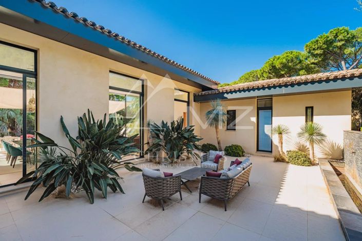 Image No.7-6 Bed House for sale
