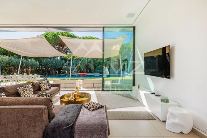 Image No.9-6 Bed House for sale