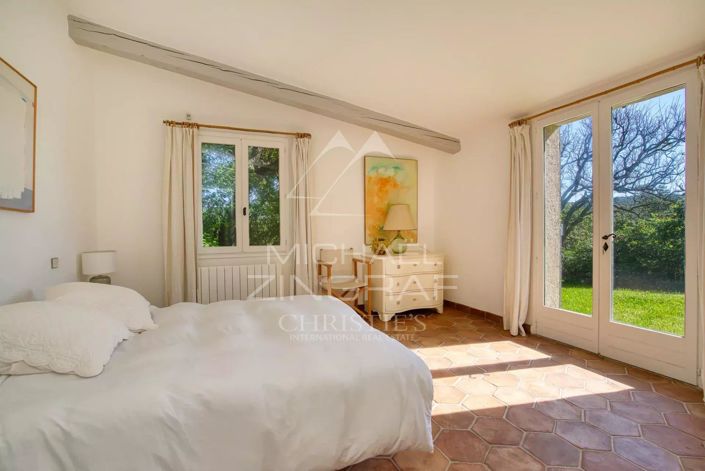 Image No.12-4 Bed House for sale