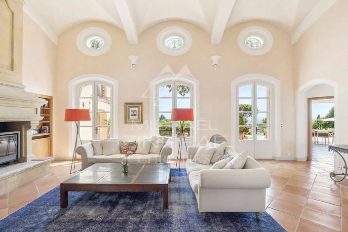 Image No.8-6 Bed House for sale