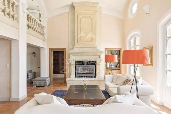 Image No.9-6 Bed House for sale