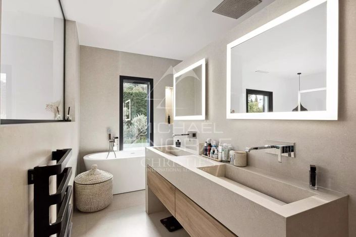 Image No.10-4 Bed House for sale