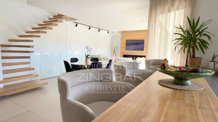 Image No.6-4 Bed House for sale