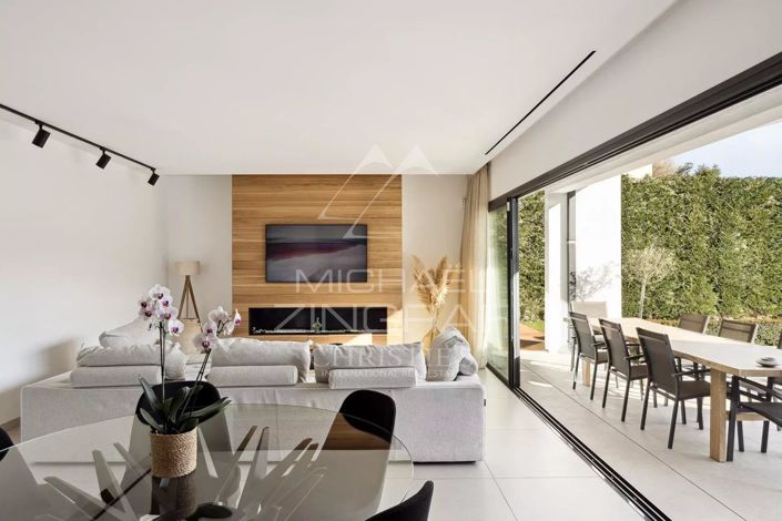 Image No.8-4 Bed House for sale