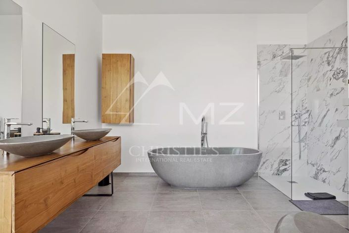 Image No.10-5 Bed House for sale