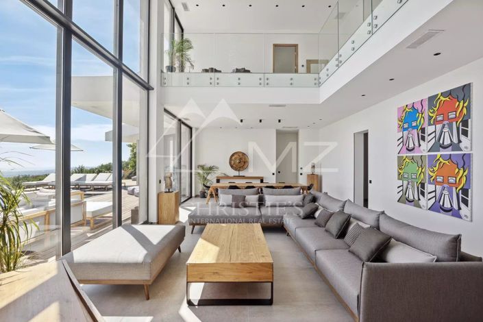 Image No.6-5 Bed House for sale
